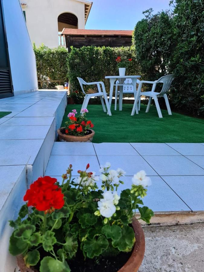 Apartamentos Delfines Cala Blanca  Exterior foto